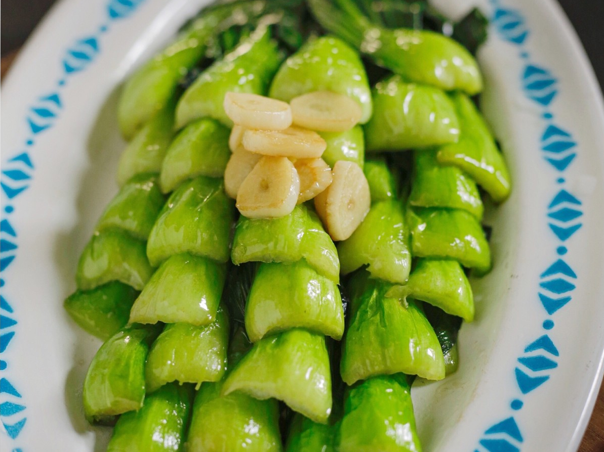 炒青菜时不要直接下锅，记住这3个小技巧，烧出的青菜翠绿不出水