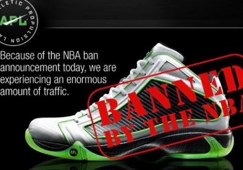 篮球为什么有弹簧声（高科技作弊？被官方禁止的3件运动装备！NBA一弹簧鞋增弹跳12cm）