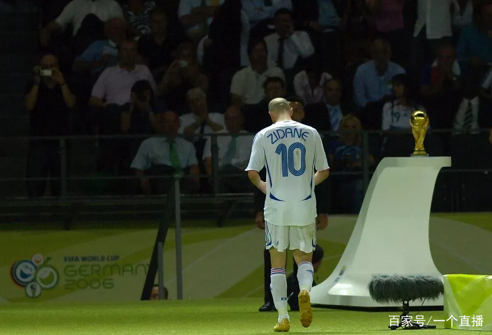 足球场上最孤独的背影(怀念!