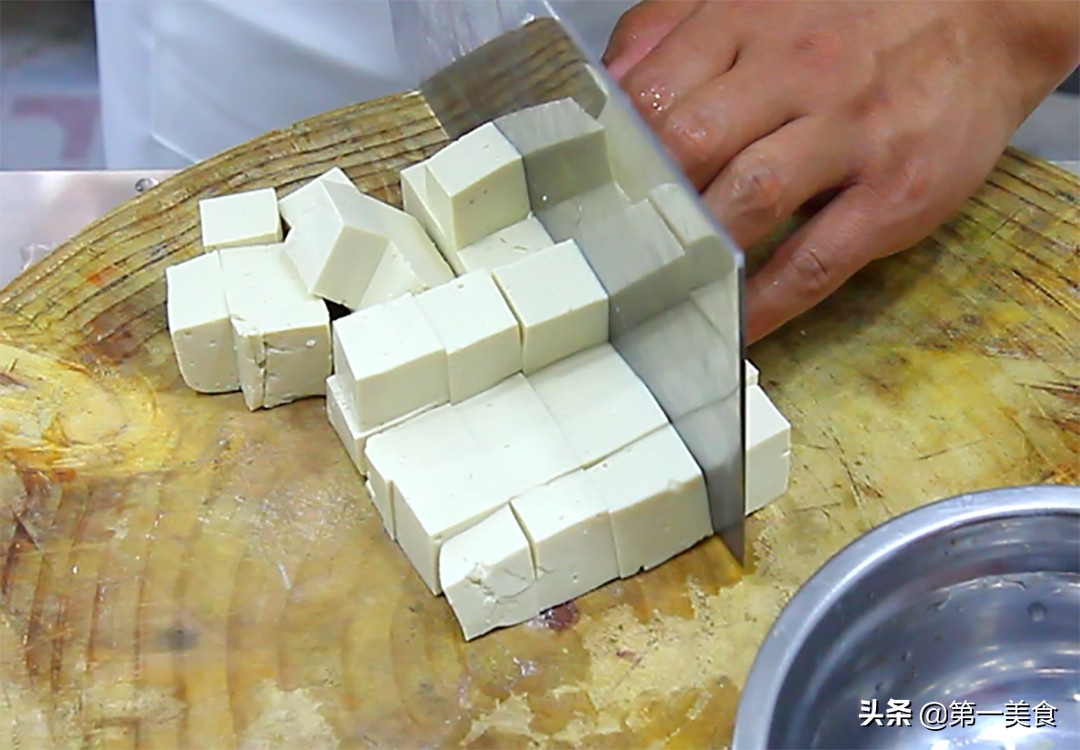 鸭血豆腐怎么烧好吃（鲜嫩入味的鸭血豆腐做法）