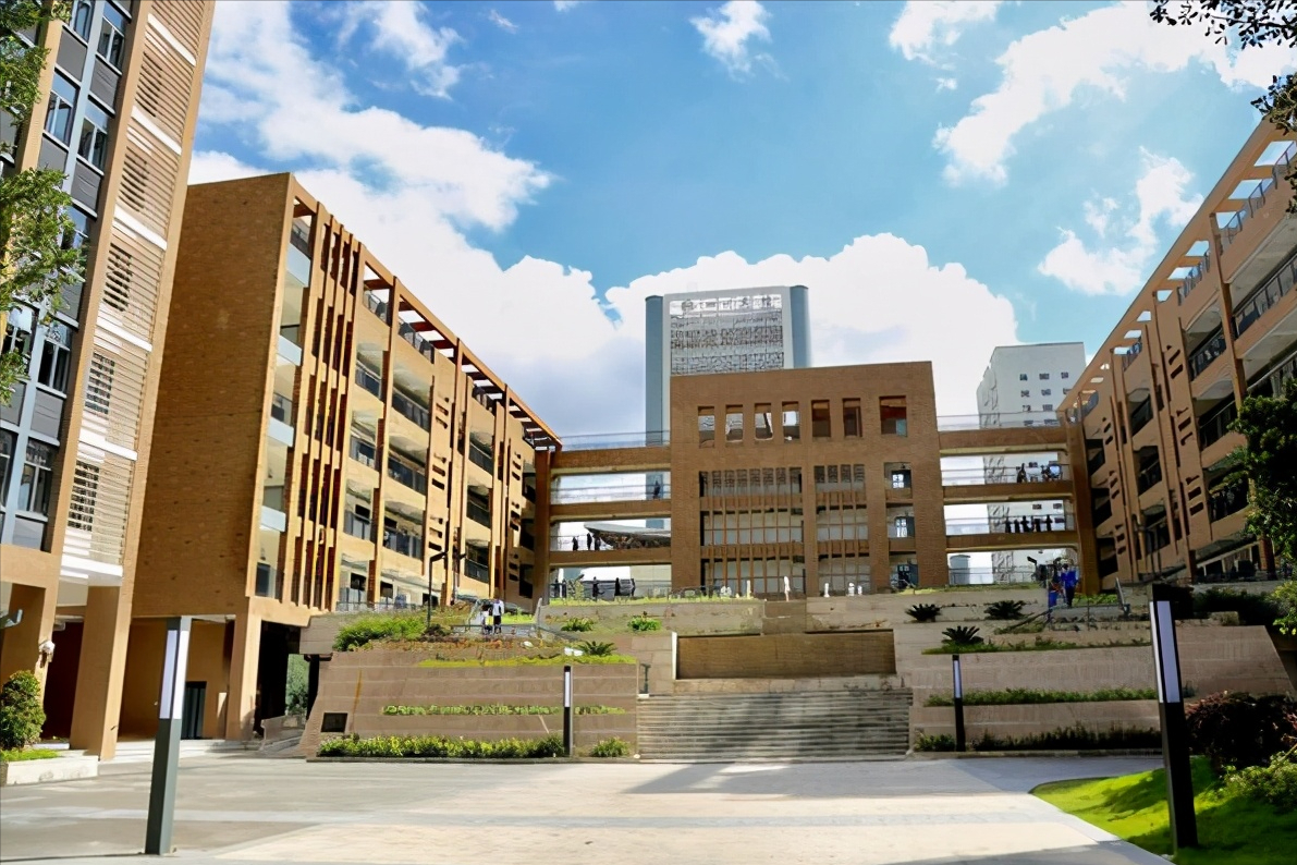 广东15名学霸被清北提前录取，有7人来自同一中学，真是后生可畏