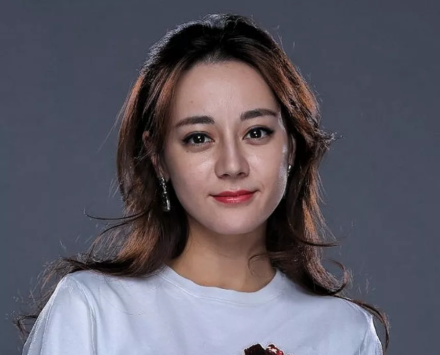 热巴离不开修图?业内带生图和精修对比,直接曝光她七大修图重点