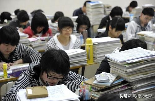 学霸查询高考成绩0分！父母伤心欲绝，老师却表示：清华北大稳了