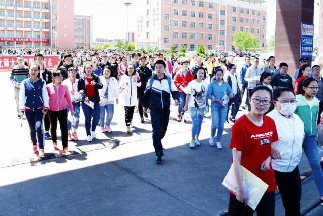 2021年高考出“新规”，烈士子女可额外加20分，引其他考生不满