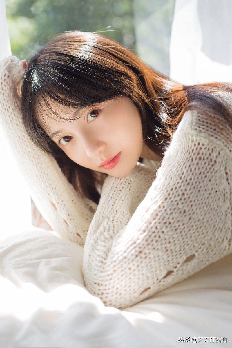 白嫩美女尤物光滑肌肤细长美腿