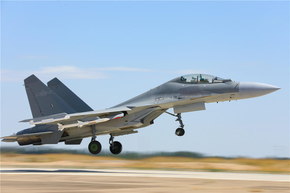 空军最成功的一次军购,苏30mkk服役超20年,对地打击依然强大