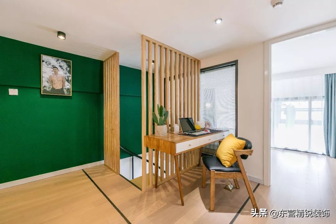 31款墨绿色背景墙装修效果图，不同区域墨绿色墙面效果