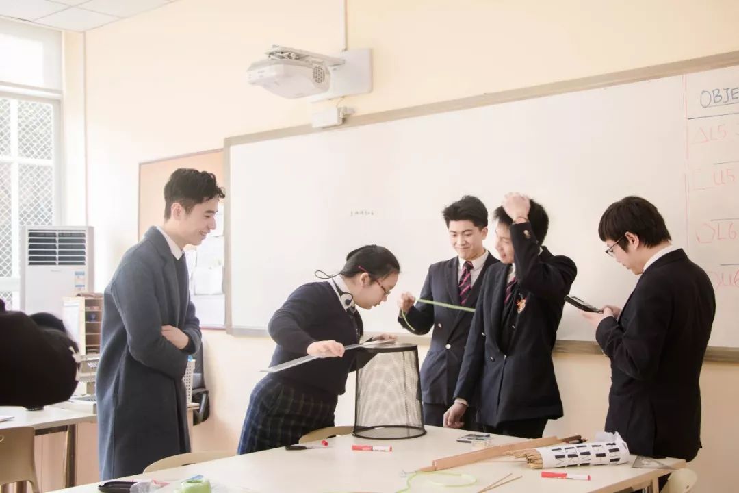 香港、青岛之后，这所英国百年名校4年来在成都遭遇了什么