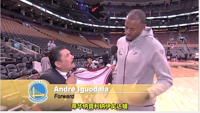 庫里脫口秀采訪（NBA總決賽爆笑采訪：庫里為詹皇簽名，一問題讓勇士眾將面紅耳赤）