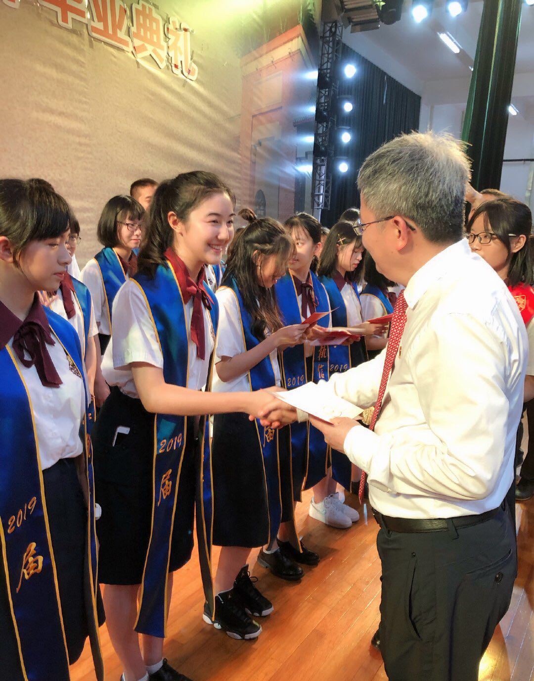 “點讀機女孩”今年高考，看了她的分數，難怪當年說“so easy”