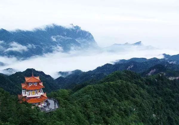 鞍山海城白云山,景色优美,值得一去