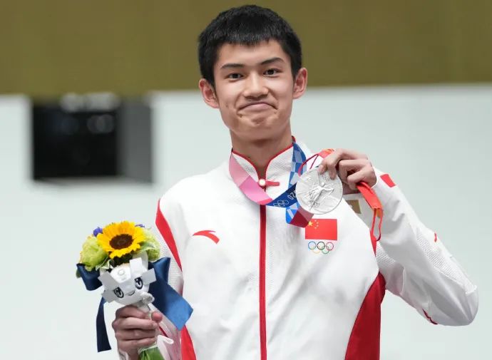 你是我的眼：领跑绳这端是我的梦想，那端是你的军功章