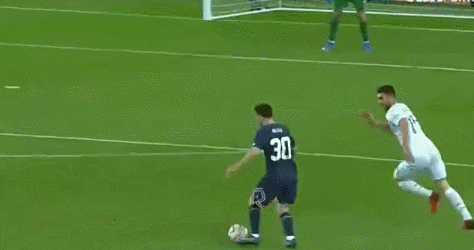 为什么nba开场前会单膝跪地（没得选的选择题！梅西下跪，NFL、NBA、英超，球员何时能站起来？）