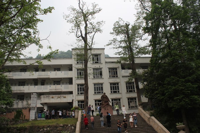 四川彭州白鹿镇二日游“最牛教学楼