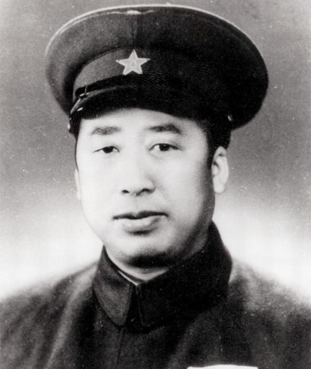 红军曾有11个军团，首任军政主官都有谁？1955年什么军衔？