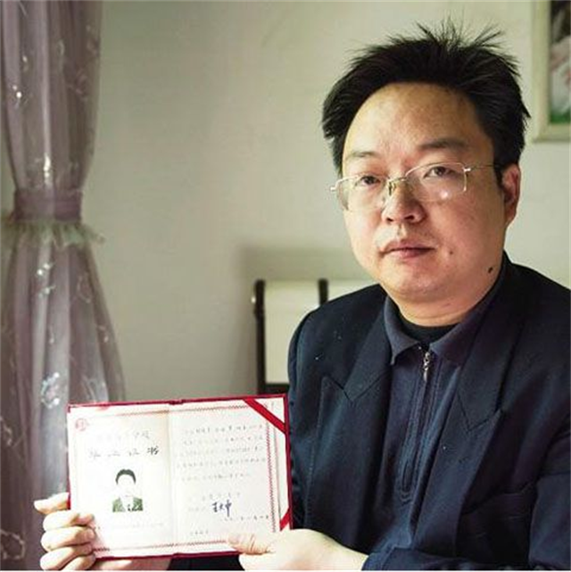 清华毕业后：他工作5年后辞职，回乡做保安，从不参加同学聚会