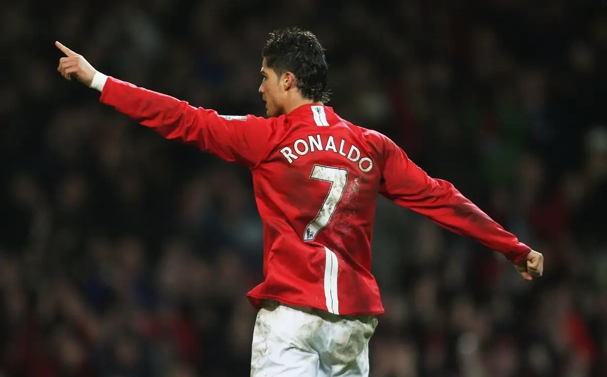 上赛季衷心谢谢红魔(逗妹吐槽:曼联迎回c罗,打个黄潜下这么大的本?