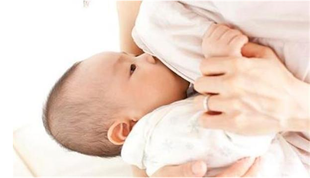 出月子就来“大姨妈”和1年后来的区别，这3个因素影响产后月经