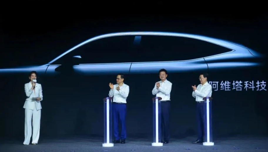 長安終于“放大招”，狂砸1500億，11款高端品牌車型蓄勢待發！