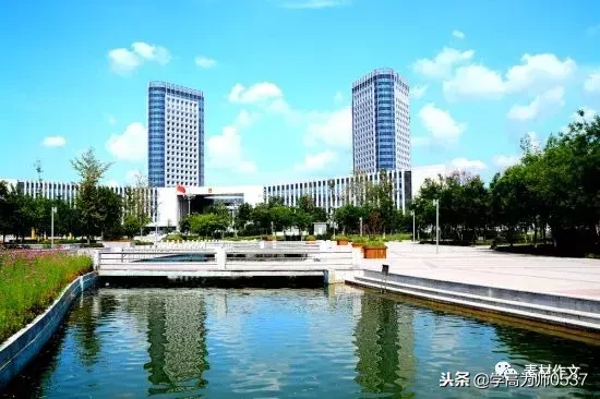 落叶飘零，秋风拂面，故乡的秋天美不胜收。
