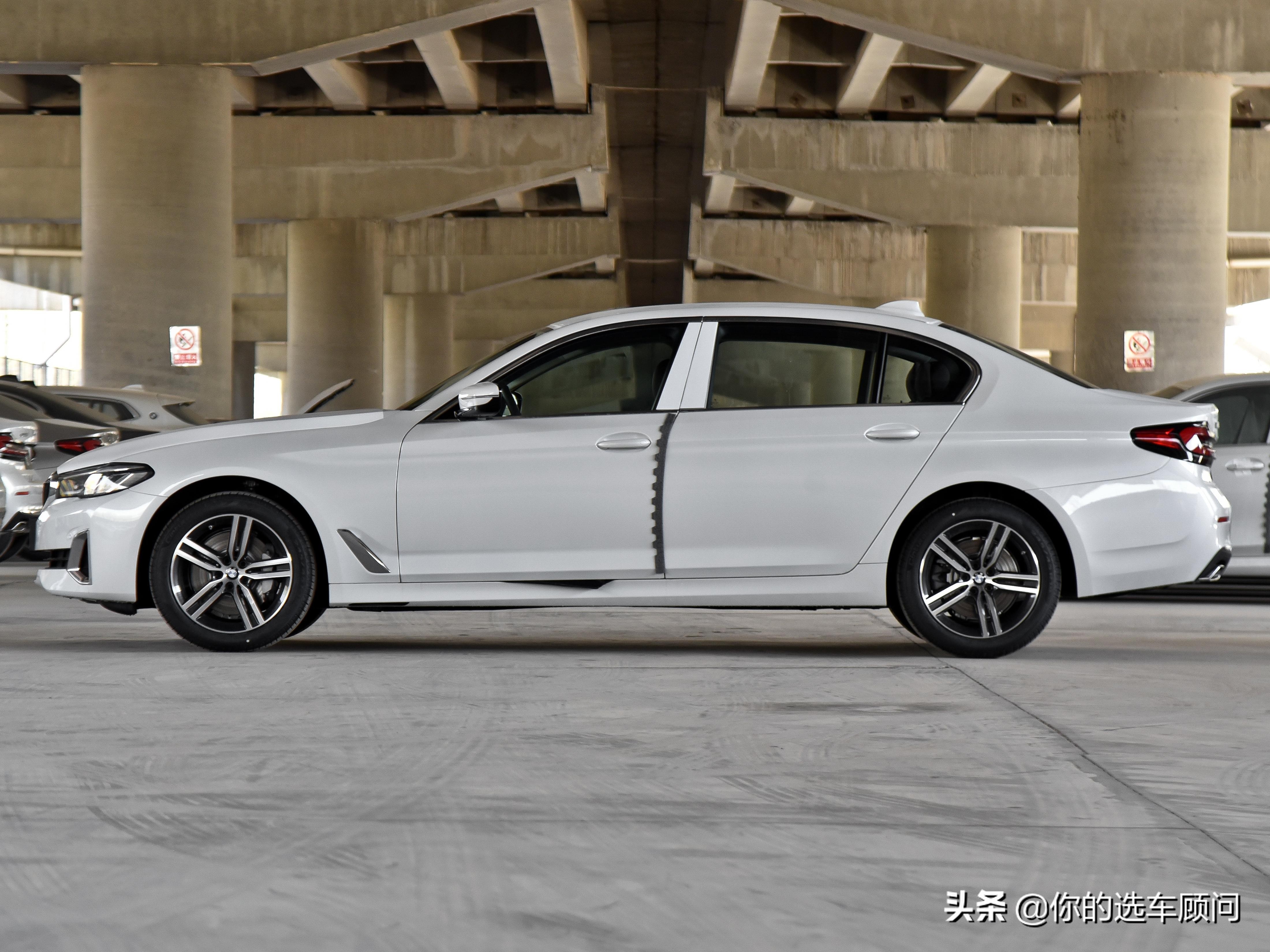 行政豪华大轿车,轴距超3米1性价比不错,四驱油耗7.2l,宝马5系