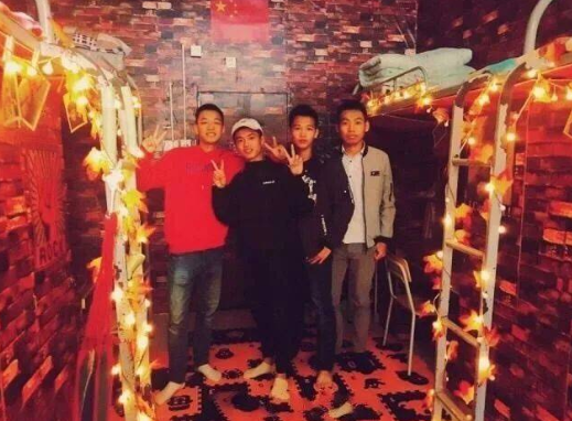 大学宿舍的“花样”装扮，00后的想法新奇，布置的温馨惹人羡慕