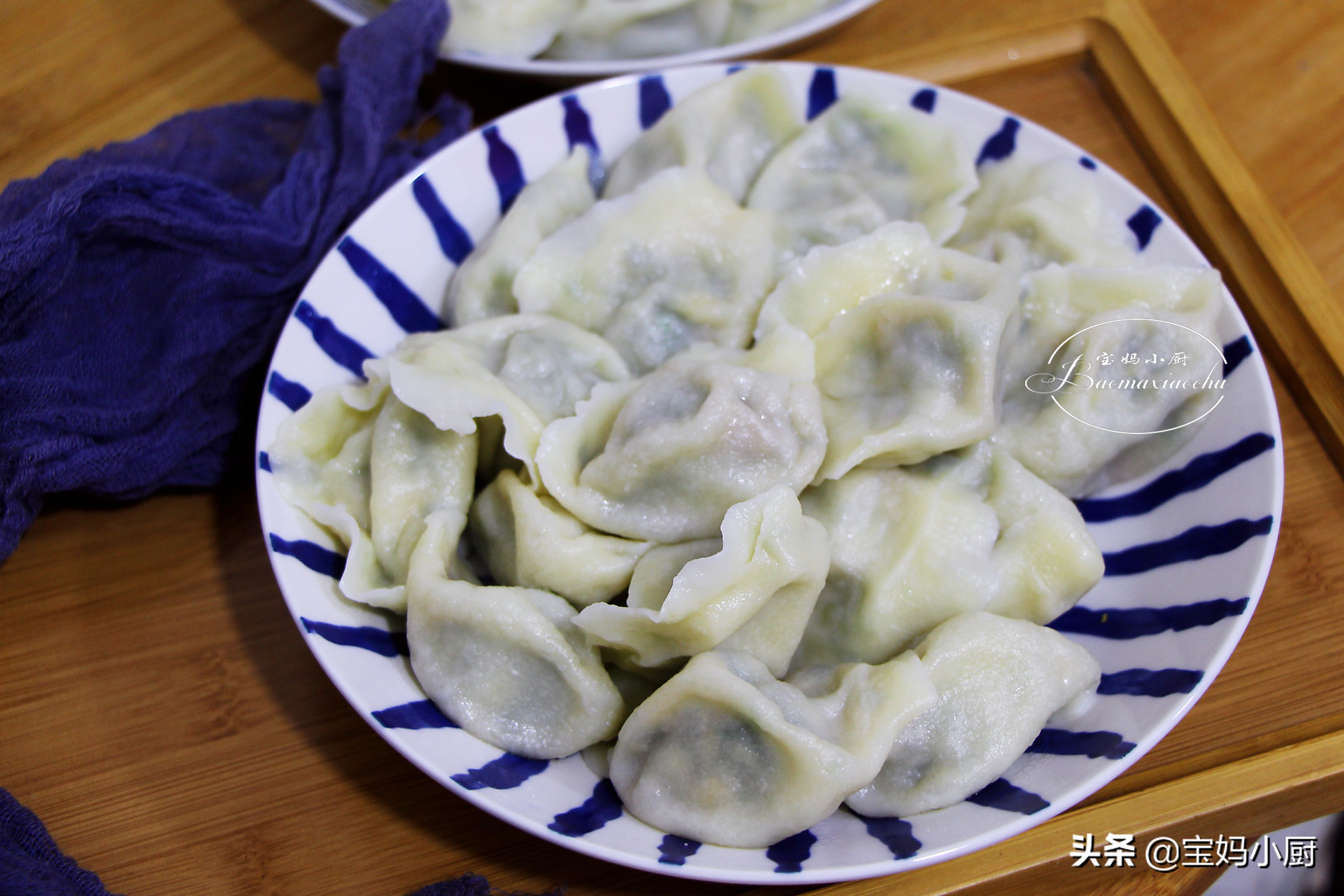 韭菜馅饺子好吃，调馅有技巧，不出汤味道香，方法超实用