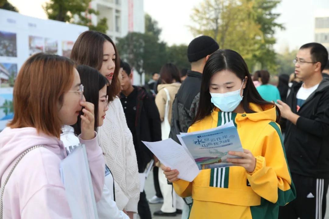 四川水利职院双选会，部分单位薪资上万，150余家单位求贤若渴