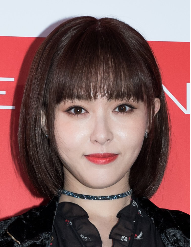 看你是什么脸型,短脸不能留齐刘海