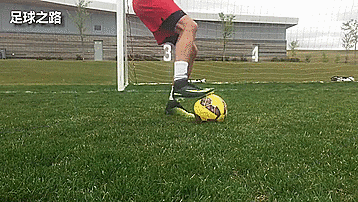 足球运动员训练计划（29个足球步法训练以及训练计划）
