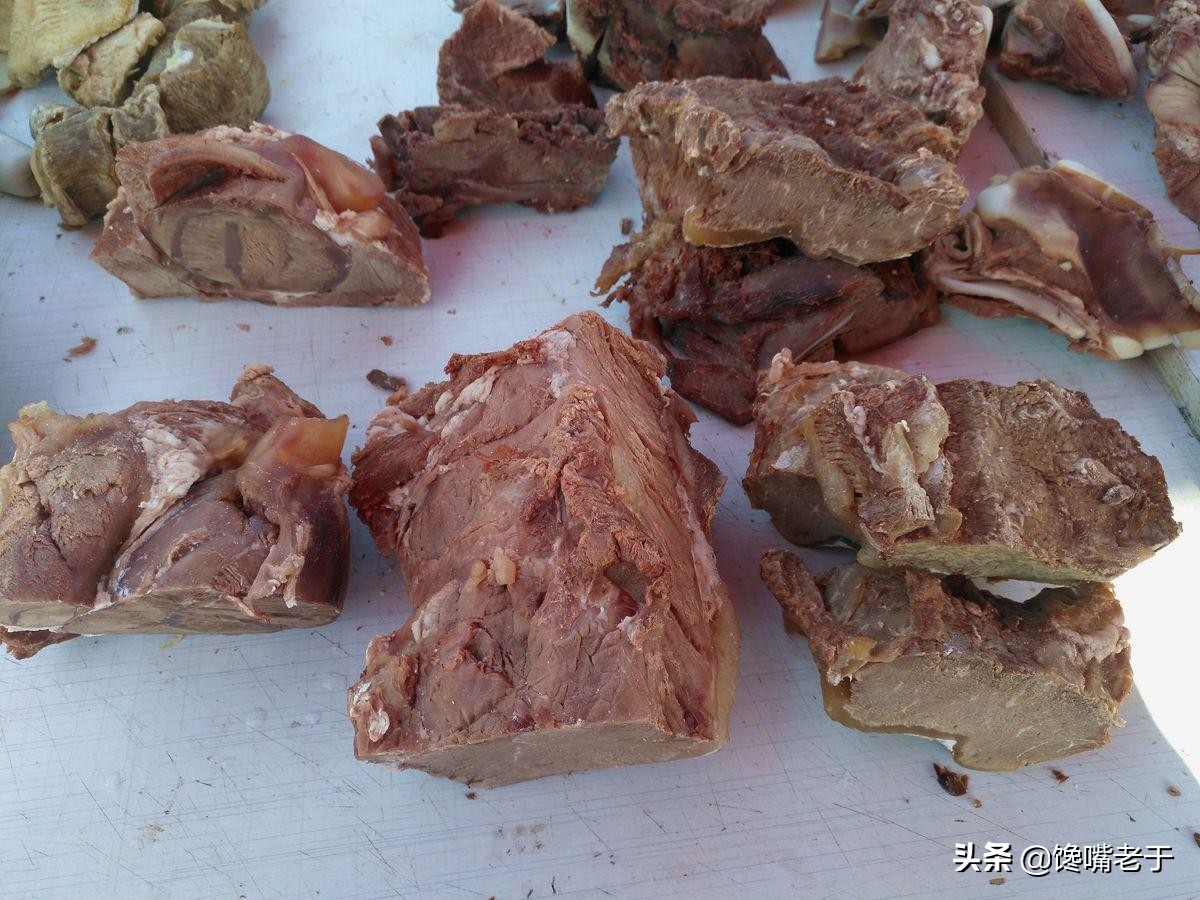 “卤牛肉”42一斤，“生牛肉”38一斤，价格差不多，商家怎么赚钱