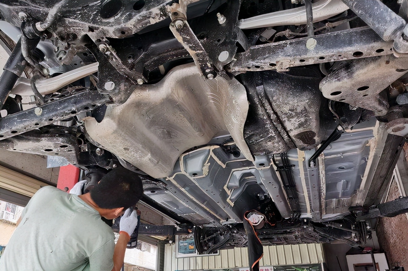 很多车都做底盘装甲,到底有没有必要做呢?真相来了