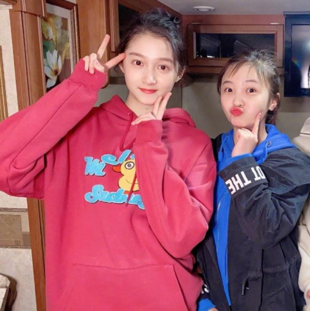 同是童星，林妙可北电落榜，张子枫北电艺考第三名，两人差距明显