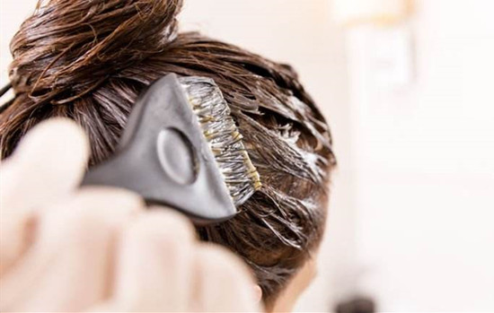 染发加热最佳时间是几分钟 自己染发如何避免爆顶