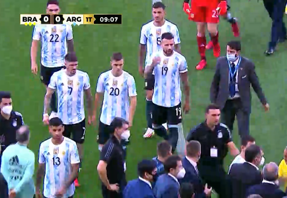 世界杯巴西和阿根廷(官宣！巴西PK阿根廷腰斩，梅西愤怒：故意等着开赛才来，我们走了)