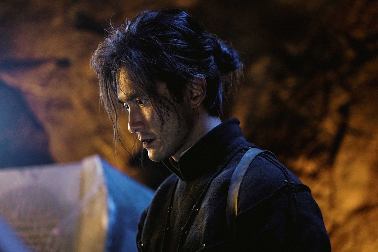 女主shirley杨的外公鹧鸪哨,背负扎格拉玛族破除红斑诅咒的使命,精通