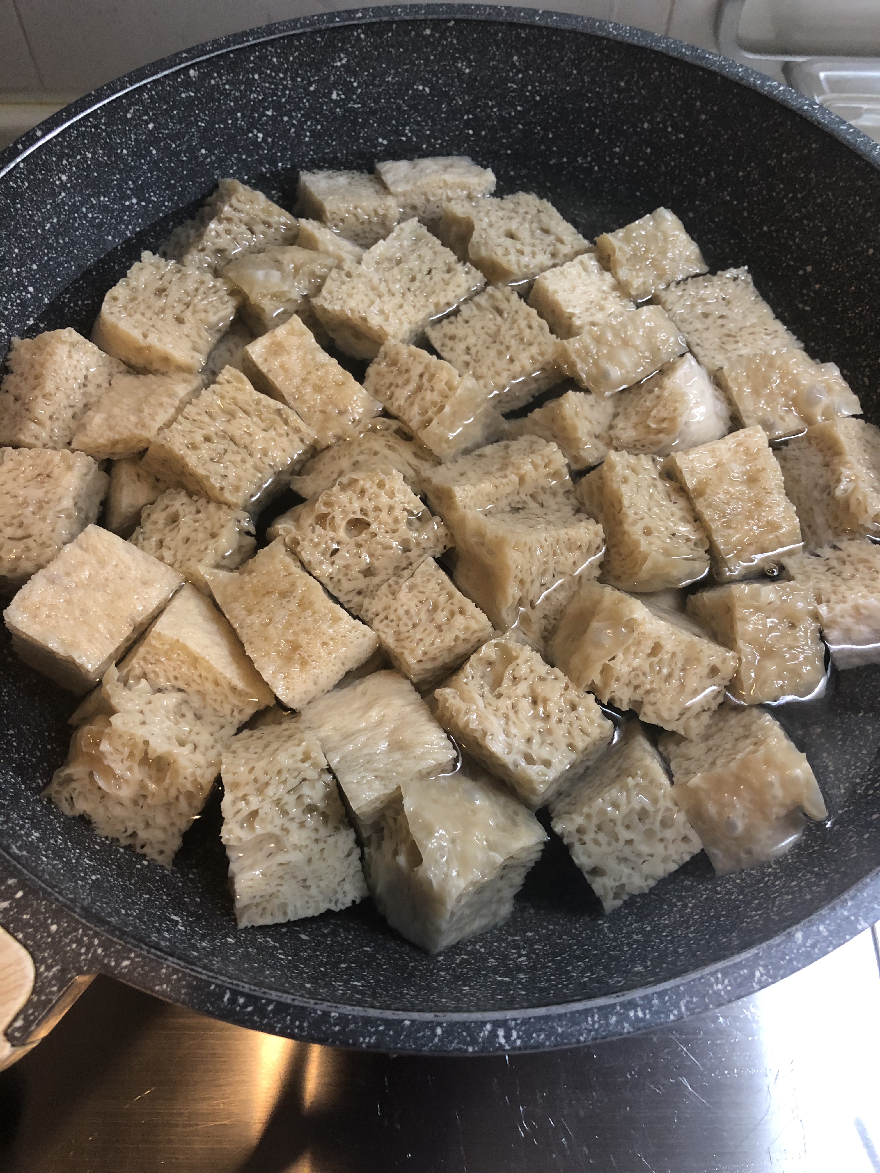 上海妈妈教你“四喜烤麸”家常做法，色泽诱人，鲜软入味