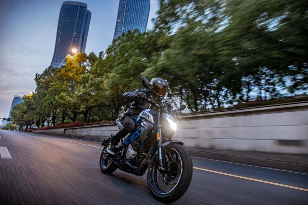 2021款春风250nk发布,售价不变!功率增加,滑动离合加持