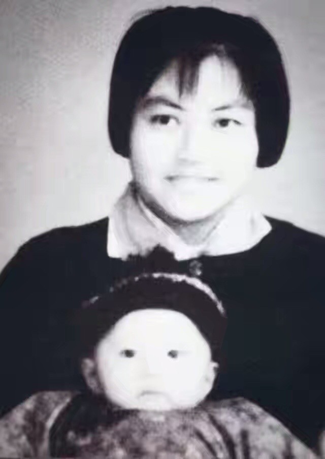 与二婚妻子相守11年，演20年配角终成名，靳东到底有何本事？