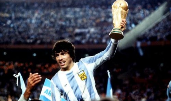 阿根廷队明星球员(阿根廷足球史上的十大巨星)
