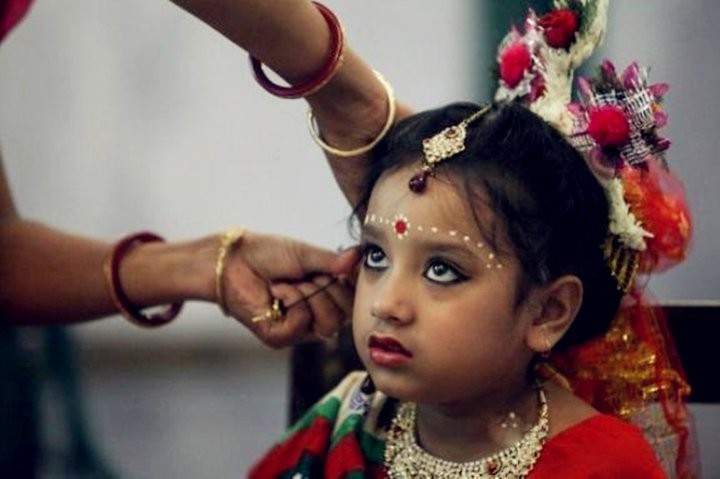 印度奇葩的“圣女制度”，女童12岁就被卖到寺庙，“服侍”僧侣