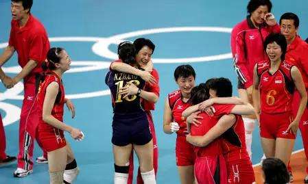 2004年女排奥运冠军（女排雅典夺冠，决赛大逆转记忆深刻，半决赛大逆转不应被忘记）