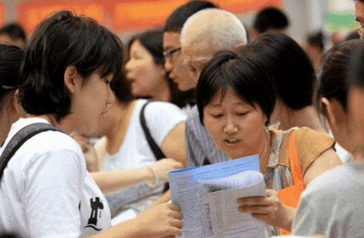 广东2所大学招生遇“爆冷”，分数降至148分，但考生仍不买账