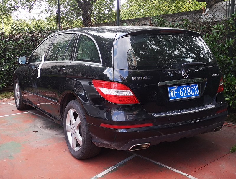 浙江省嘉兴市拍卖成功一辆奔驰r400商务轿车,成交价260,000元