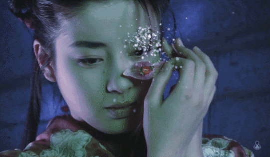 宫泽理惠的《青春牡丹花灯笼》，跟王祖贤的聂小倩迷之相似