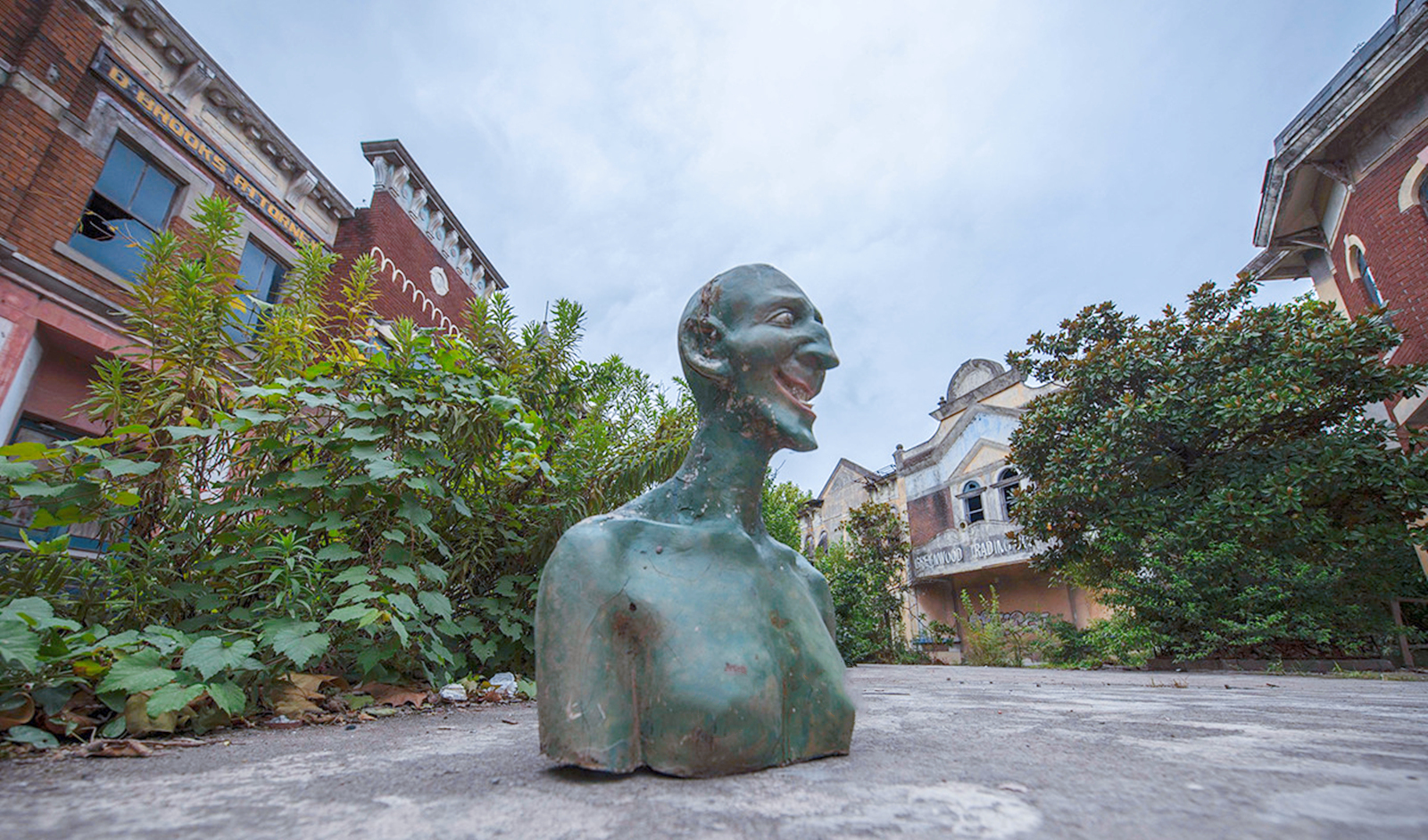 废弃的迪士尼乐园(废弃的迪士尼乐园恐怖)