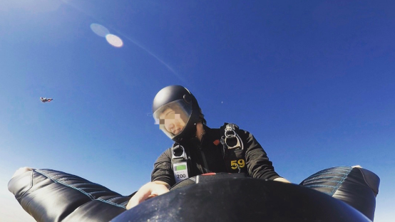翼装飞行女学生生前最后画面曝光：2500米高空跳下，19秒后开始偏离