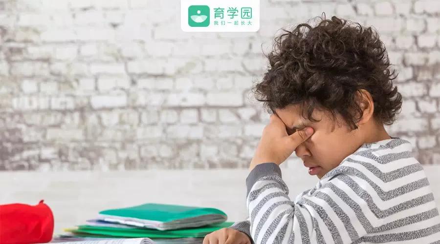 孩子眼睫毛掉进眼睛怎么办？正确处理异物入眼方法