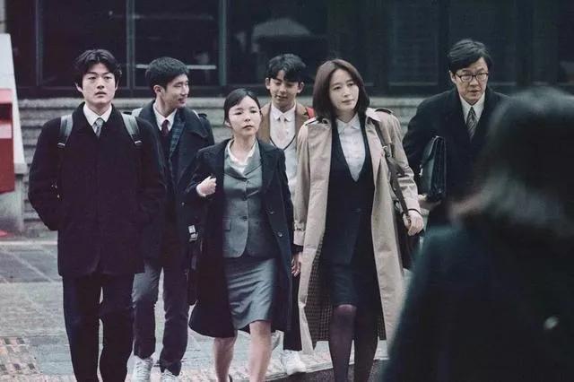 中年危机：金钱社会下的现实压力与无声崩溃