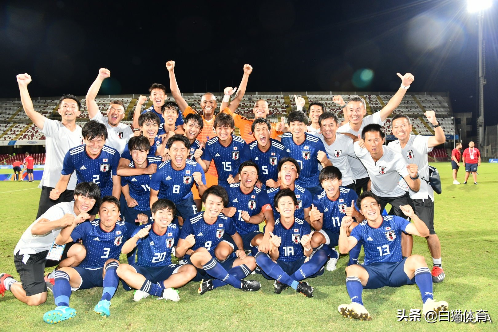 日本巴西世界杯4(世大运日本男足4-1巴西！历史第7次夺取金牌！美洲杯国脚决赛戴帽)